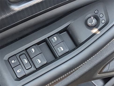 New 2025 Jeep Grand Cherokee L Altitude image 21