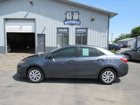 Used 2017 Toyota Corolla LE w/ Carpet Mat Package (TMS) FWD image 3