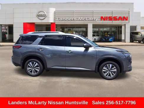 Used 2024 Nissan Pathfinder SL w/ Lighting Package (N92) FWD image 2
