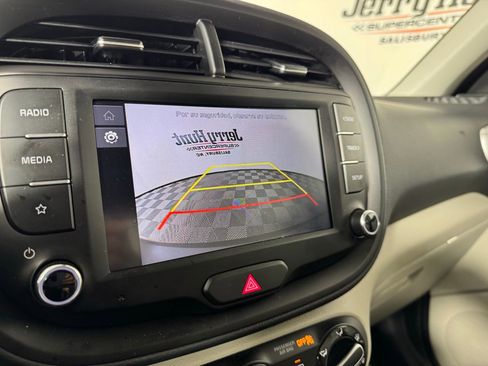Used 2025 Kia Soul LX w/ LX Technology Package FWD image 3