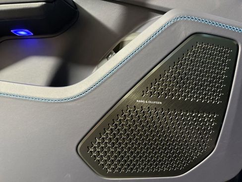 Used 2025 Lamborghini Urus SE image 27