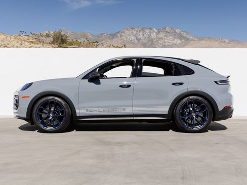 Certified 2025 Porsche Cayenne Turbo GT AWD/4WD image 2