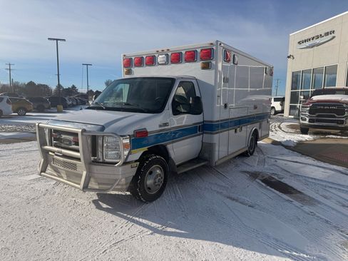 Used 2017 Ford E-450 and Econoline 450 Super Duty w/ Ambulance Prep Package image 5