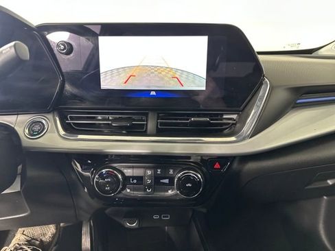 Used 2025 Chevrolet Trax LT w/ Driver Confidence Package image 22