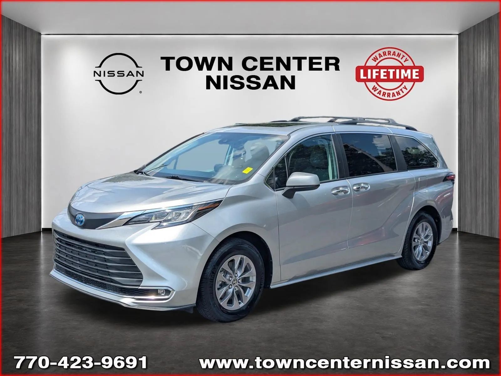 Used 2022 Toyota Sienna XLE FWD image 3