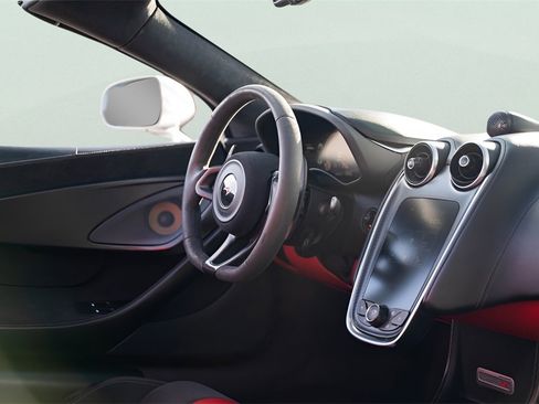 Used 2018 McLaren 570S Spider image 59