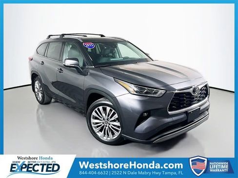 Used 2023 Toyota Highlander Platinum image 1