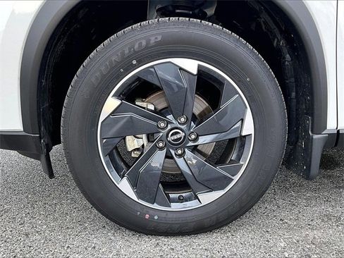 Used 2025 Nissan Rogue SV image 7