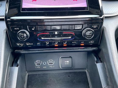Certified 2025 Jeep Grand Cherokee Altitude AWD/4WD image 18