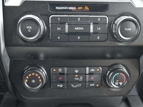Used 2019 Ford F150 XLT w/ Equipment Group 302A Luxury AWD/4WD image 27