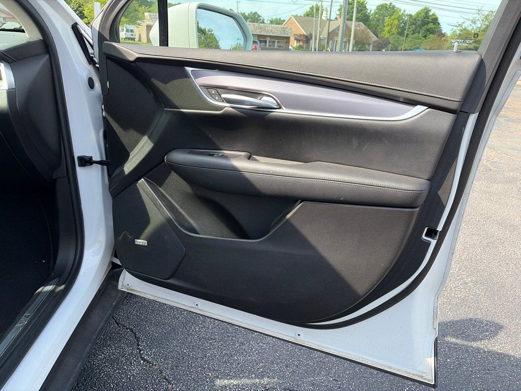 Used 2018 Cadillac XT5 Luxury w/ Driver Awareness Package AWD/4WD image 28