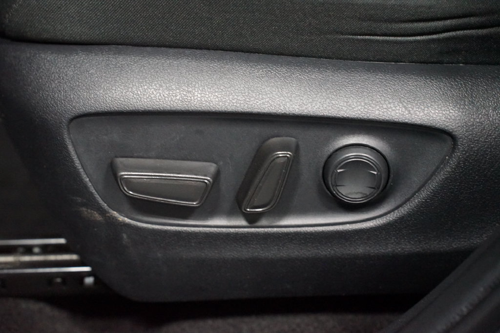 Certified 2025 Toyota RAV4 XLE FWD image 33