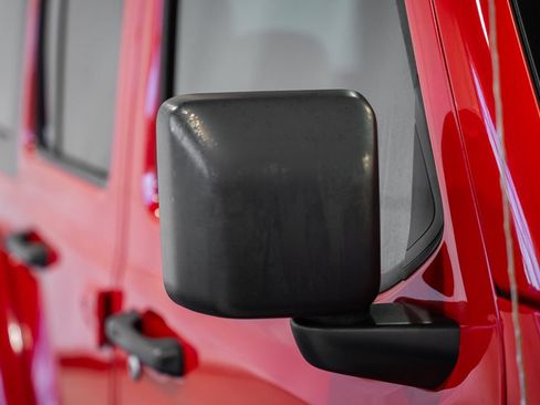 Used 2022 Jeep Wrangler Unlimited Sahara w/ Cold Weather Group AWD/4WD image 13