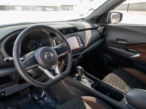 Used 2021 Nissan Kicks SR image 13