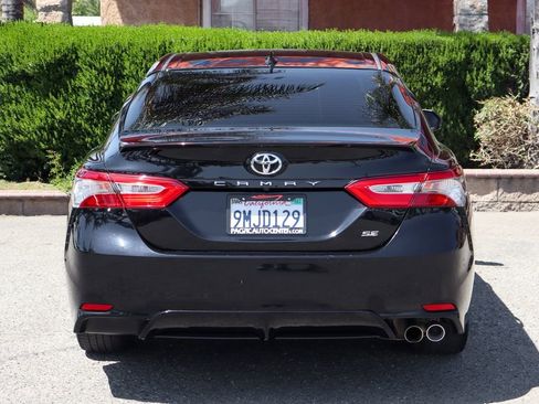 Used 2019 Toyota Camry SE FWD image 6