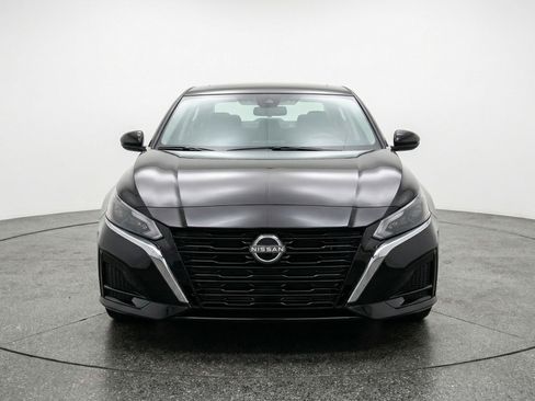 Used 2025 Nissan Altima 2.5 SV FWD image 2