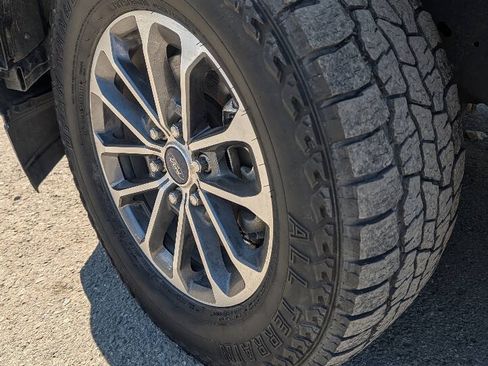 Used 2019 Ford F150 XLT w/ Equipment Group 302A Luxury AWD/4WD image 17