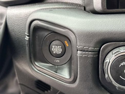Used 2025 Jeep Wrangler Unlimited Sahara AWD/4WD image 23
