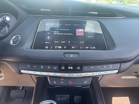 Used 2022 Cadillac XT4 Luxury AWD/4WD image 17