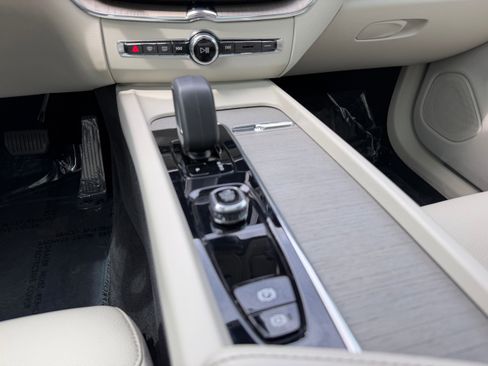 Certified 2023 Volvo XC60 B5 Plus AWD/4WD image 16