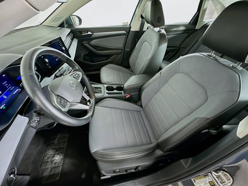 Used 2025 Volkswagen Jetta SE image 13