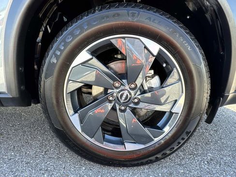 Used 2024 Nissan Rogue SV image 4