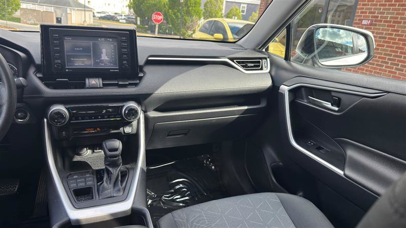 Used 2021 Toyota RAV4 XLE AWD/4WD image 27
