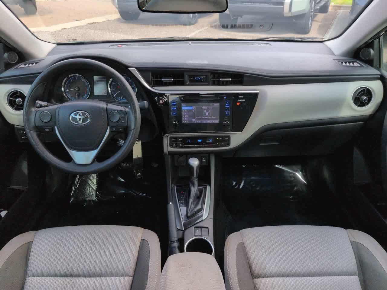Used 2017 Toyota Corolla LE FWD image 14