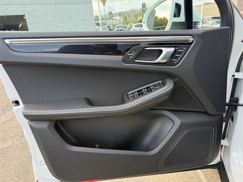 Used 2020 Porsche Macan S image 11