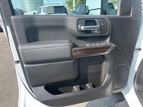Used 2022 GMC Sierra 2500 SLE w/ SLE Value Package; image 11