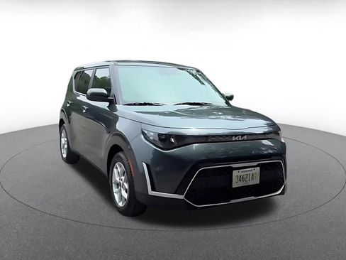 Used 2025 Kia Soul LX w/ LX Technology Package FWD image 3