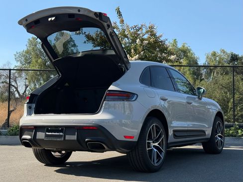 Used 2026 Porsche Macan AWD/4WD image 31