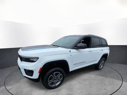 Used 2023 Jeep Grand Cherokee Trailhawk image 3