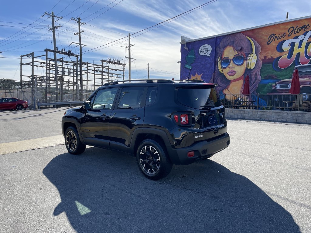 Used 2023 Jeep Renegade Latitude AWD/4WD image 3