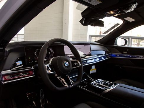 Certified 2025 BMW 760i xDrive w/ Executive Package image 16