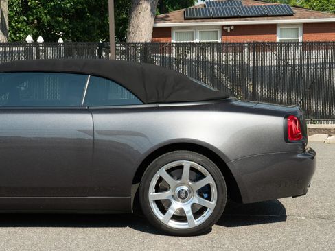 Used 2017 Rolls-Royce Dawn RWD image 35