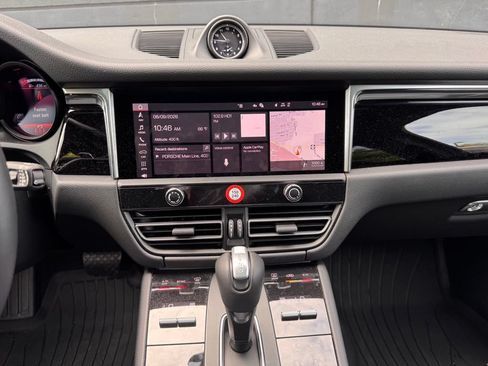 Certified 2026 Porsche Macan AWD/4WD image 25