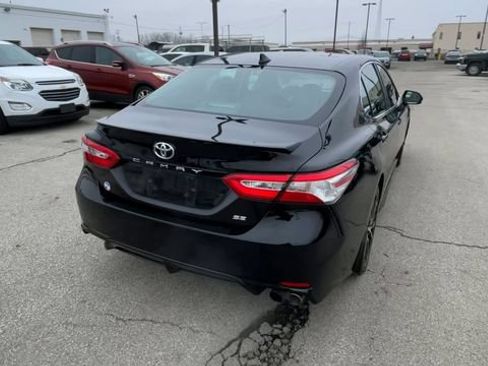 Used 2020 Toyota Camry SE FWD image 9