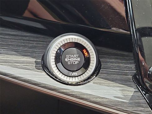 Used 2022 Jeep Wagoneer Series III w/ Premium Group I AWD/4WD image 19