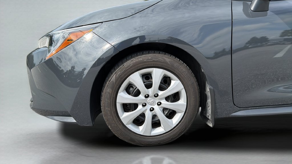 Used 2025 Toyota Corolla LE FWD image 31