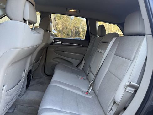 Used 2011 Jeep Grand Cherokee Laredo image 16