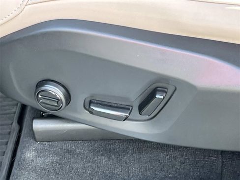 Used 2025 Volvo XC90 T8 Plus w/ Protection Package Premier image 27