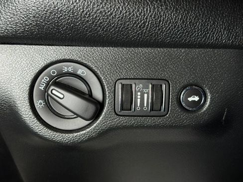Used 2018 Dodge Challenger SXT RWD image 21