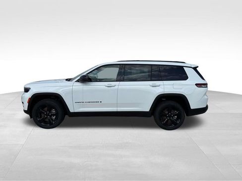New 2025 Jeep Grand Cherokee L Altitude RWD image 23