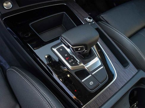 Used 2023 Audi Q5 e Premium w/ Convenience Package image 21