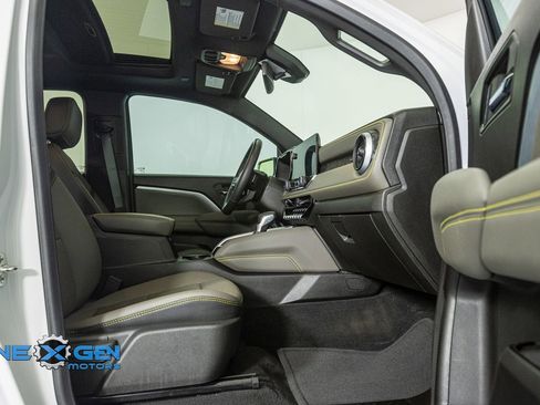 Used 2024 Chevrolet Colorado ZR2 w/ ZR2 Convenience Package III AWD/4WD image 36