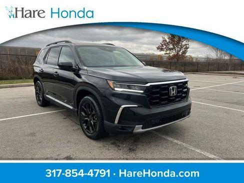 New 2025 Honda Pilot Touring image 1