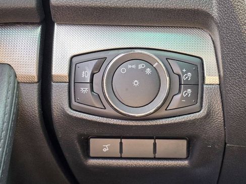 Used 2015 Ford Explorer XLT w/ Equipment Group 202A FWD image 29