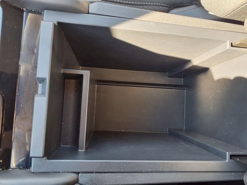 Certified 2025 Nissan Pathfinder SV image 12