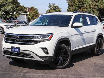Used 2023 Volkswagen Atlas SE w/ Black Wheel Package